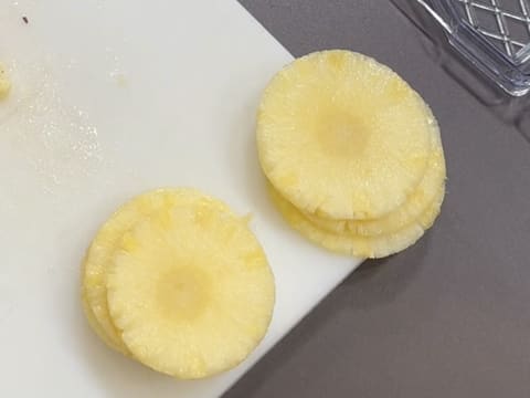 Tronchetto di Natale all'Ananas, Cocco e Pralinato al Sesamo Nero - 146