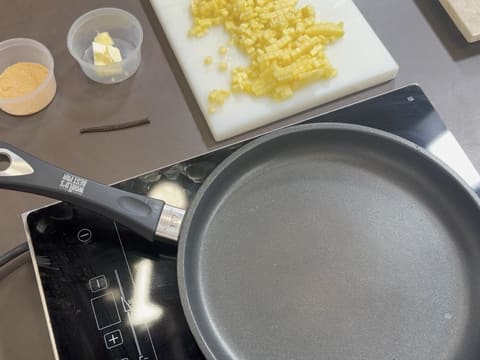 Tronchetto di Natale all'Ananas, Cocco e Pralinato al Sesamo Nero - 68