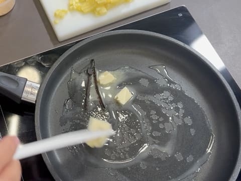 Tronchetto di Natale all'Ananas, Cocco e Pralinato al Sesamo Nero - 70