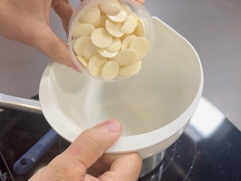 Tronchetto di Natale al cioccolato e frutti esotici - 6