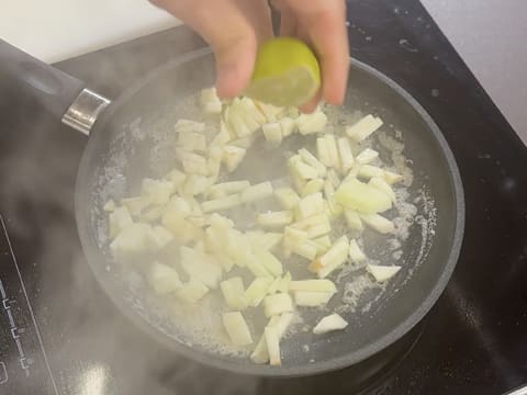 Tronchetto di Natale al kombucha, mela verde e vaniglia affumicata - 25