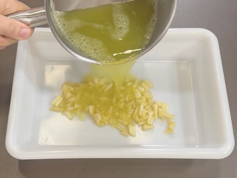 Tronchetto di Natale al kombucha, mela verde e vaniglia affumicata - 35