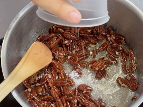 Tronchetto di Natale con vaniglia, caramello e noci pecan - 6