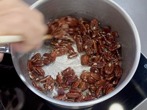 Tronchetto di Natale con vaniglia, caramello e noci pecan - 7